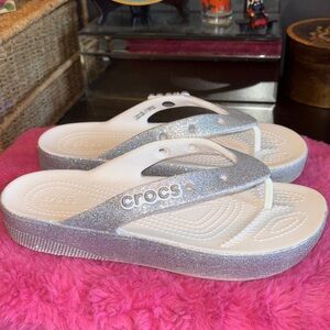 EUC Crocs Classic Platform Glitter Flip women's sandals in white and silver glit